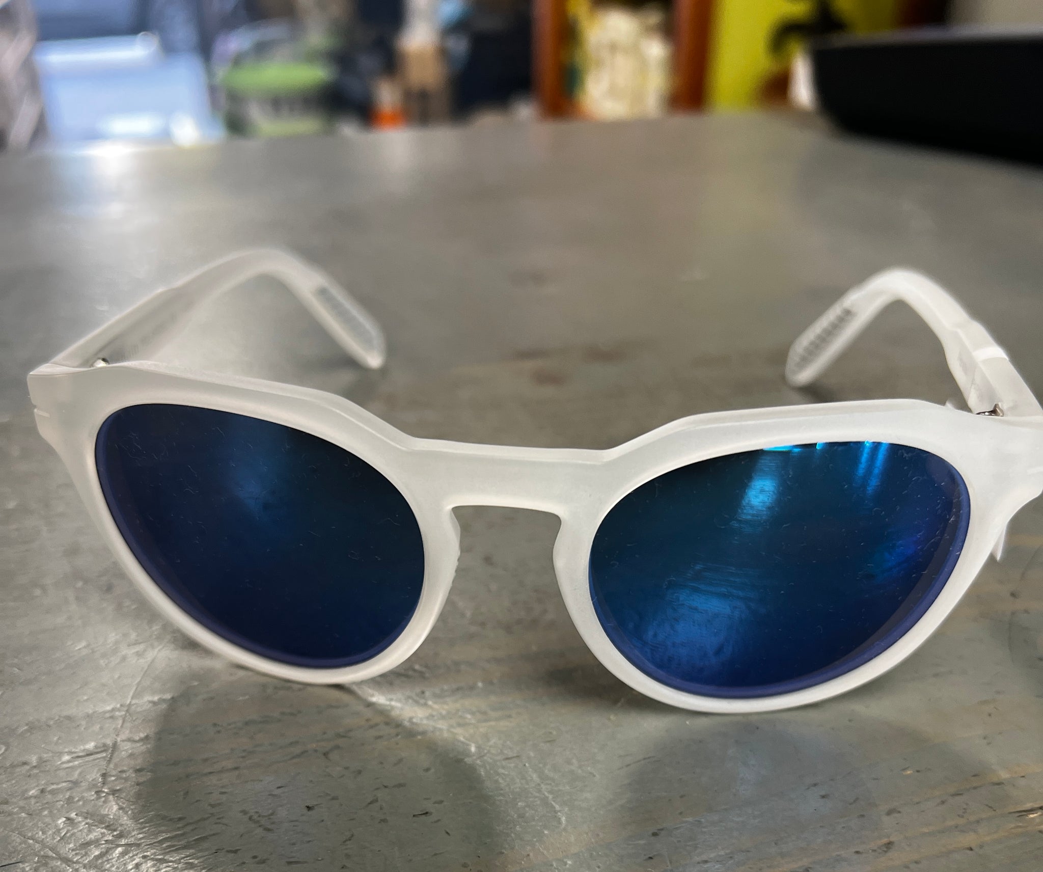 Paraiso White Matte Frame/Blue Glass Lens