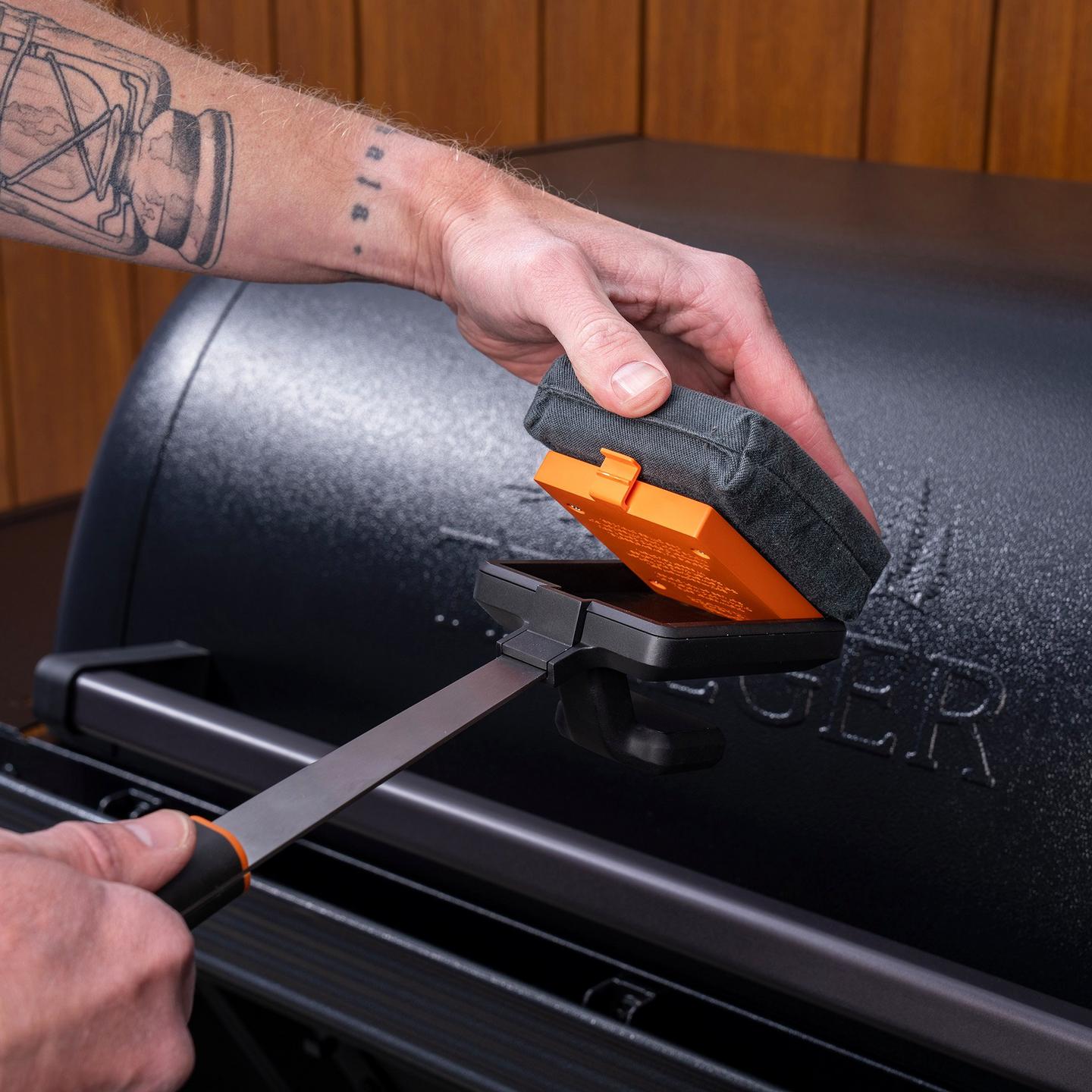 BBQ Steam N' Clean Grill Brush