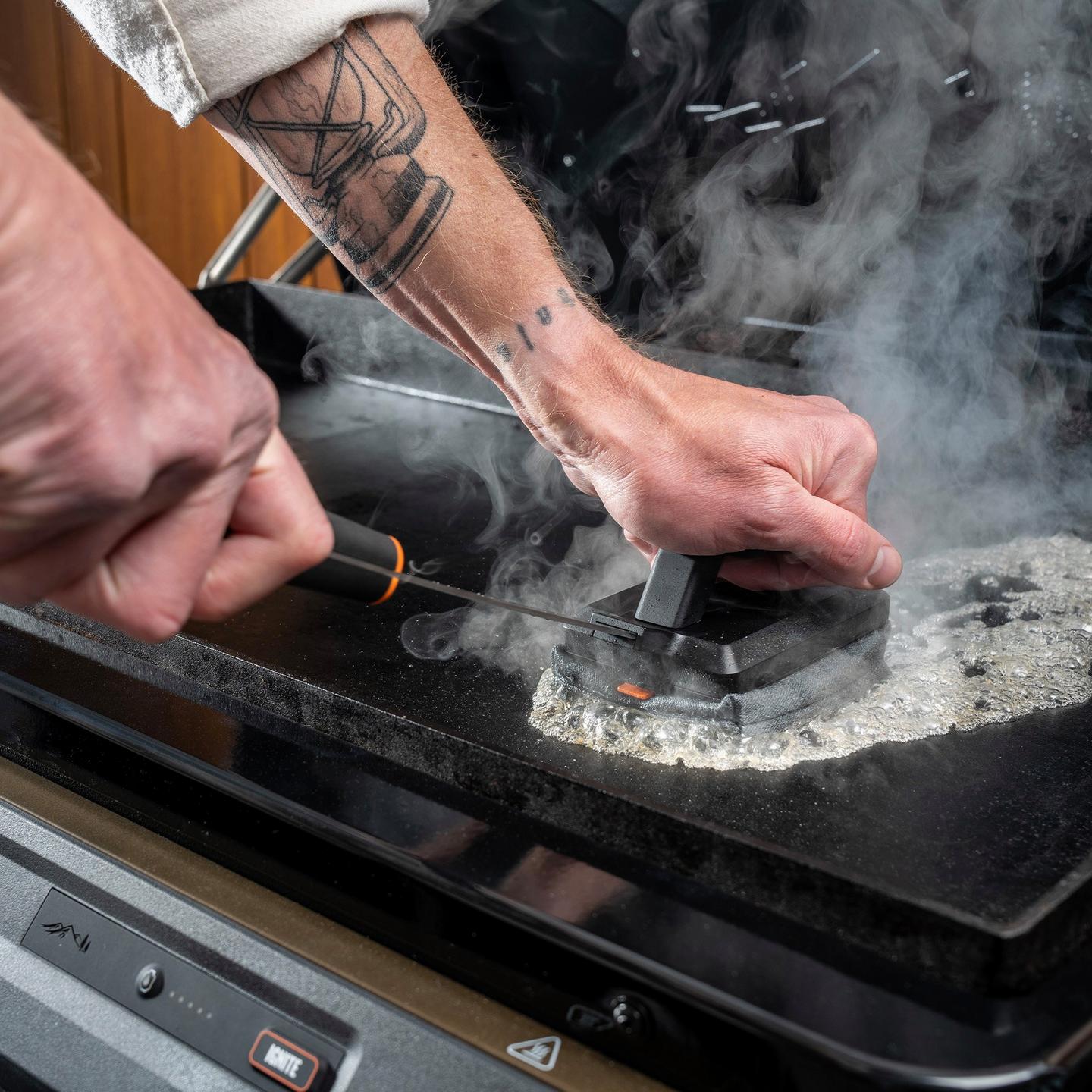 BBQ Steam N' Clean Grill Brush