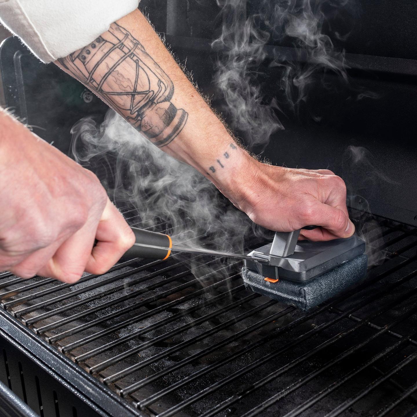BBQ Steam N' Clean Grill Brush